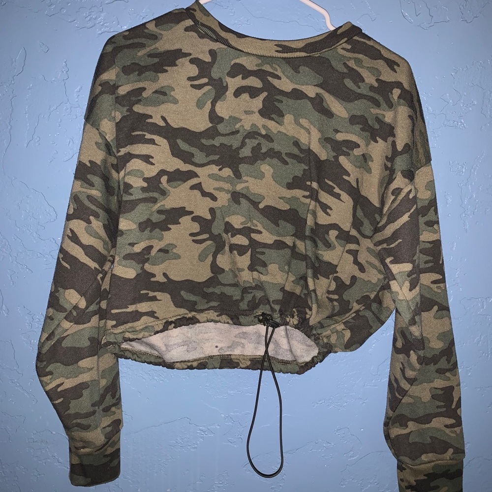 Camo crop hoodie